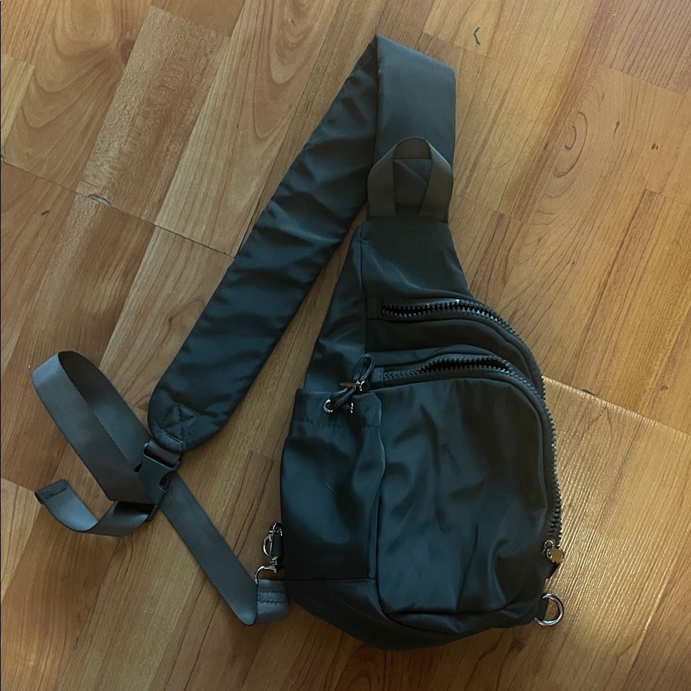 Wild Fable green crossover bag